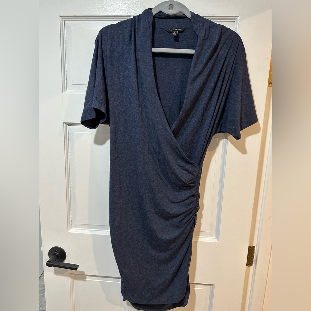 Banana Republic petite small dress in navy, stretchy & comfortable